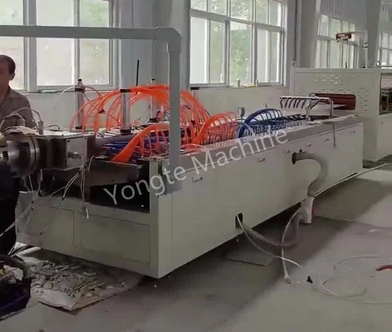 PVC falpanel extrudáló sor sikeresen telepítve Kínában