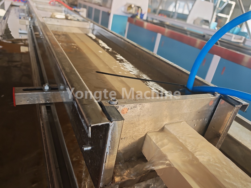 PVC WPC ajtóprofil gép