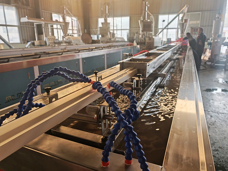 WPC ajtókeret-készítő gép