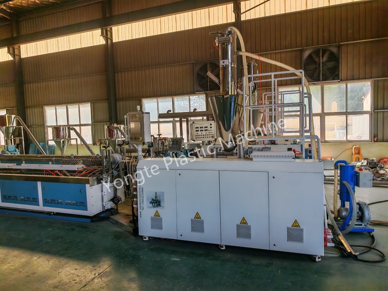 WPC extruder gép