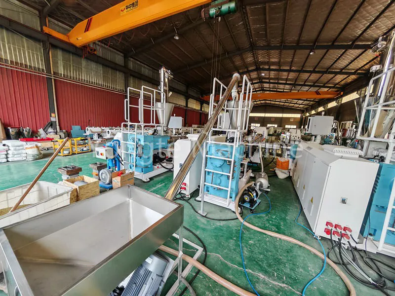 WPC feldolgozó gyártósor